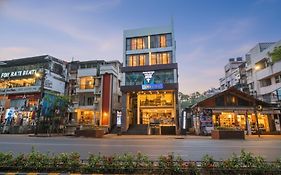 Fabhotel Frazer Suites - Nr Bangalore Cantt Railway Station
