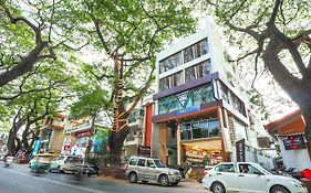 Fabhotel Frazer Suites - Nr Bangalore Cantt Railway Station